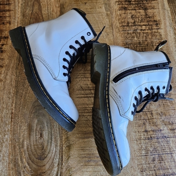 DR. MARTEN'S 1460 LEATHER LACE UP BOOTS Size US 5L White - Picture 2 of 11